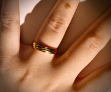 Load image into Gallery viewer, HELEN Ring